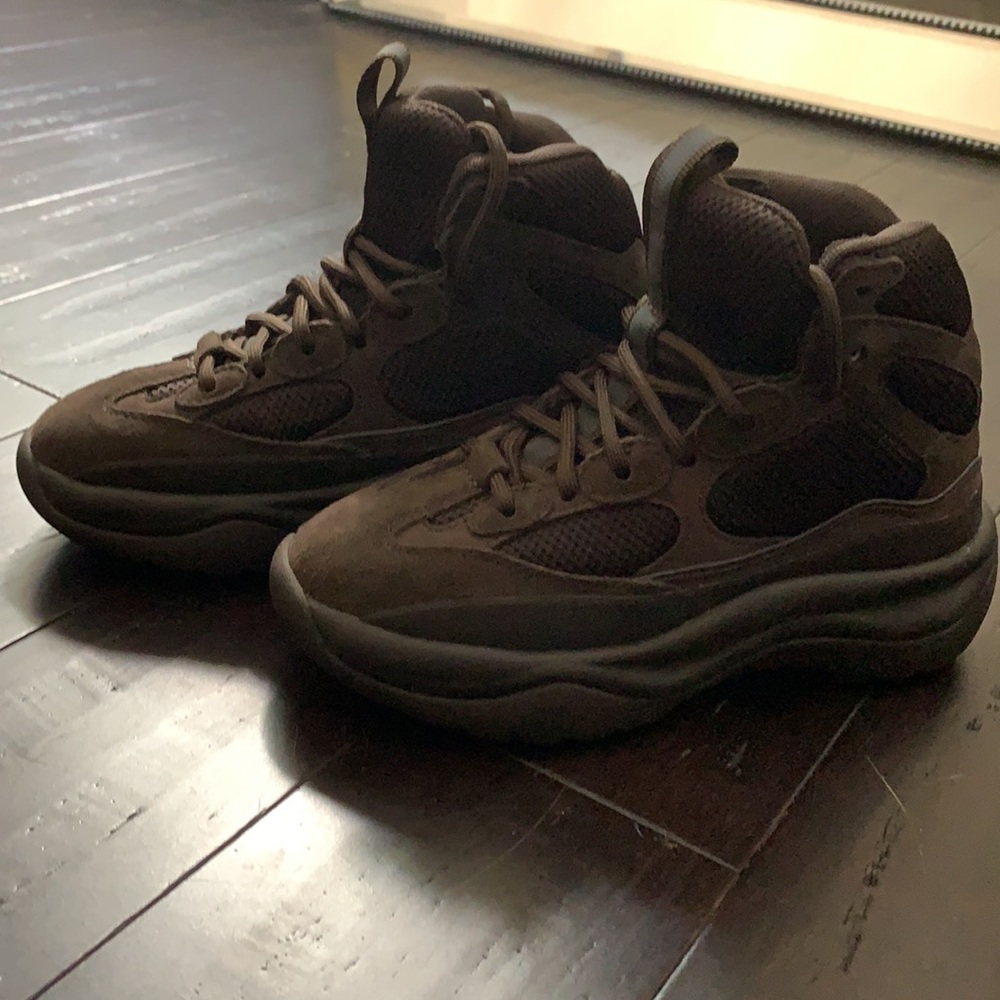 Yeezy Wmns Season 7 Desert Boot ‘oil’ - Picture 5 of 8